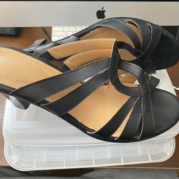 avenue shoes wide width